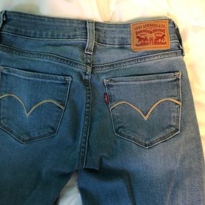 Medium-Light wash Levi’s skinny jeans